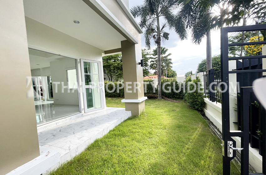 House with Shared Pool in Sukhumvit 